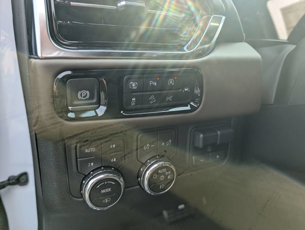 New 2026 GMC Yukon XL Denali Ultimate AWD/4WD image 17