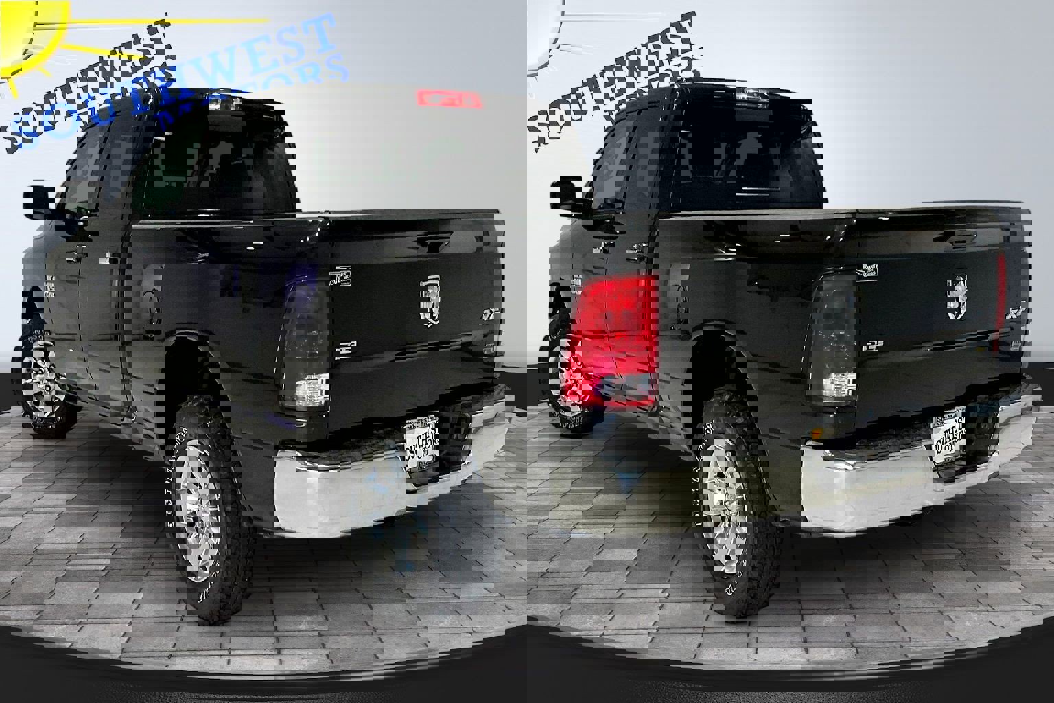 Used 2017 RAM 1500 Classic SLT image 4