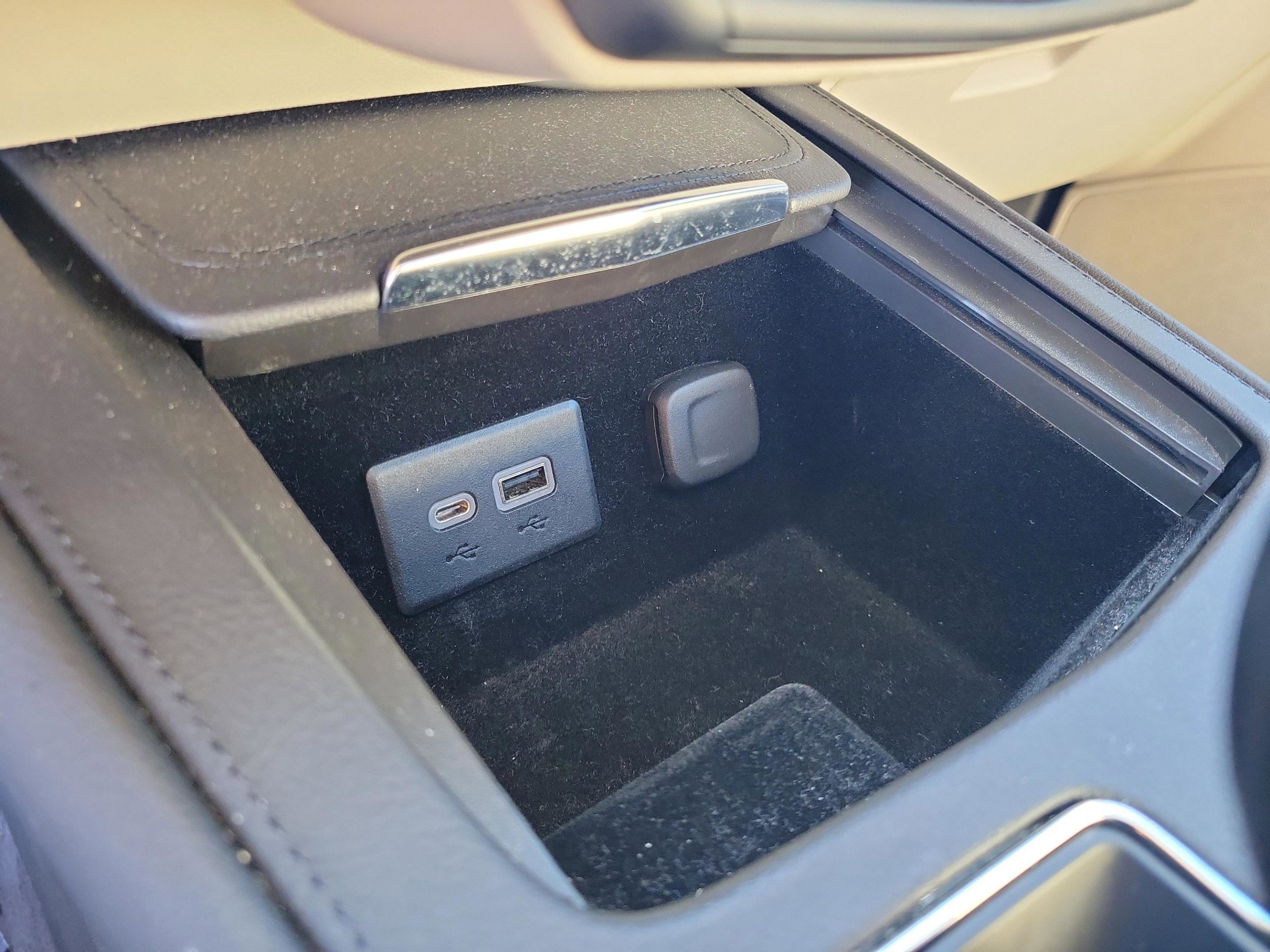 Used 2022 Cadillac XT4 Premium Luxury w/ Enhanced Visibility Package image 33