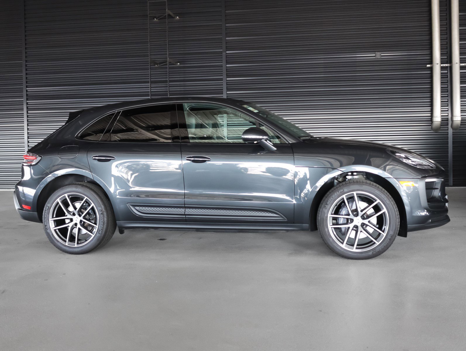 Used 2025 Porsche Macan image 11