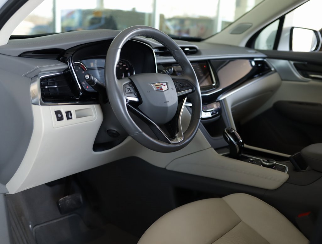 Used 2025 Cadillac XT6 Premium Luxury image 9