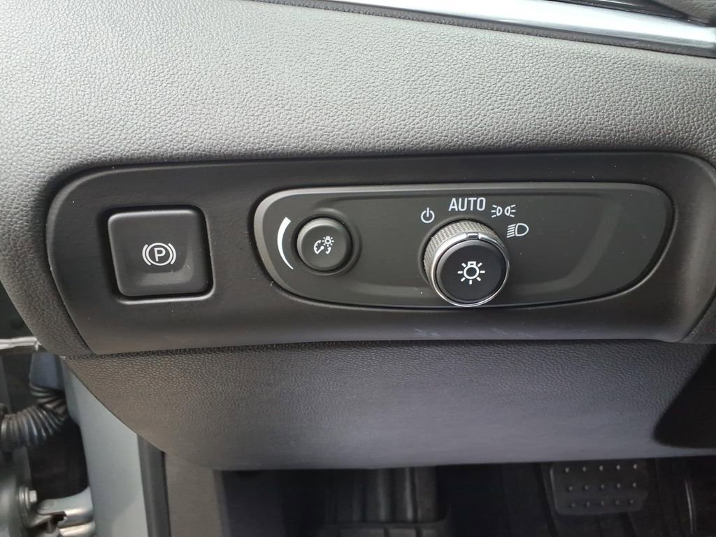 Used 2019 Buick Enclave Avenir w/ Avenir Technology Package image 17