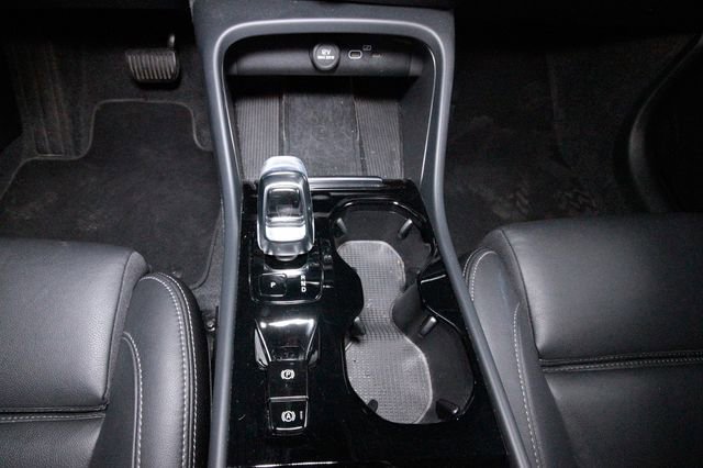 Certified 2025 Volvo XC40 B5 Core w/ Climate Package AWD/4WD image 8
