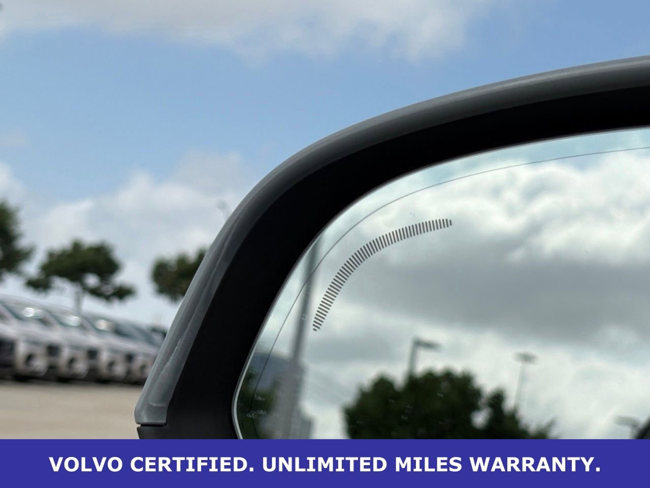Certified 2025 Volvo XC40 B5 Plus AWD/4WD image 35