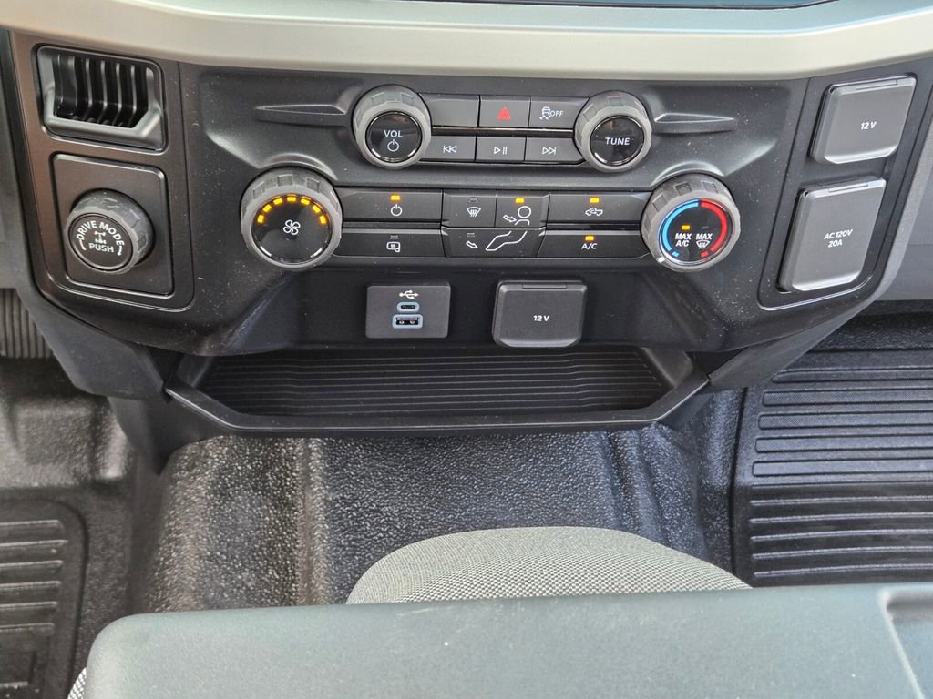 New 2025 Ford F250 XL RWD image 19
