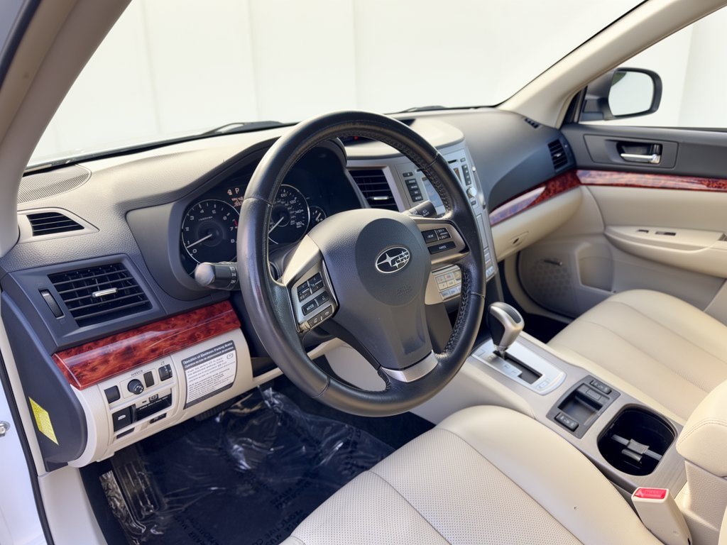 Used 2012 Subaru Outback 3.6R Limited w/ Moonroof Pkg AWD/4WD image 4