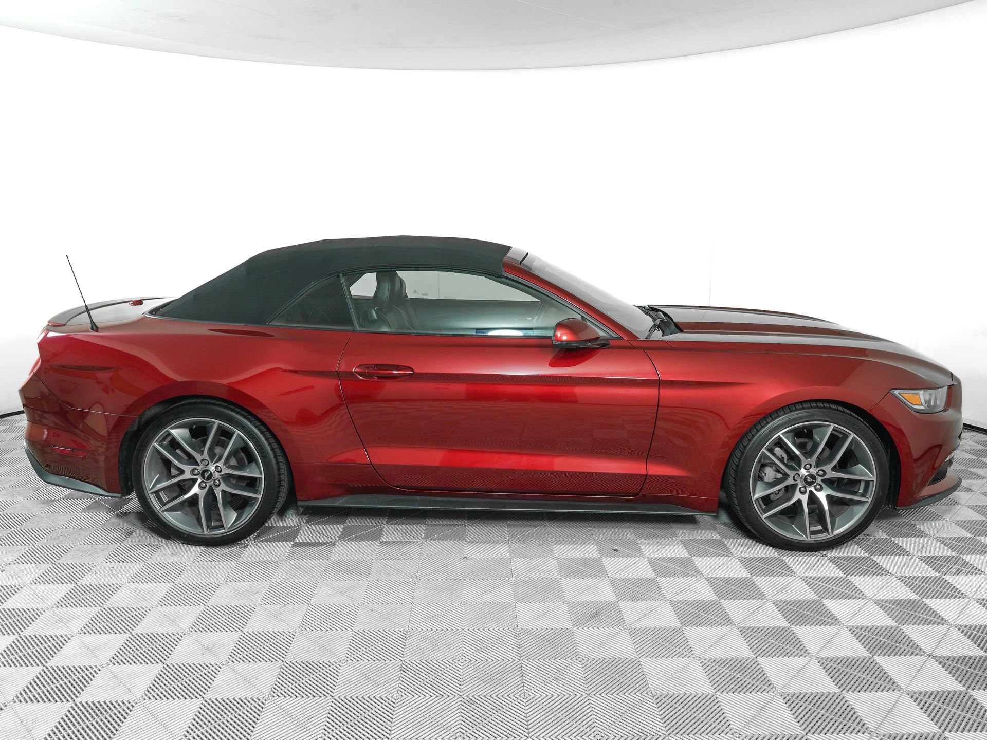 Used 2016 Ford Mustang Premium w/ Equipment Group 201A image 4