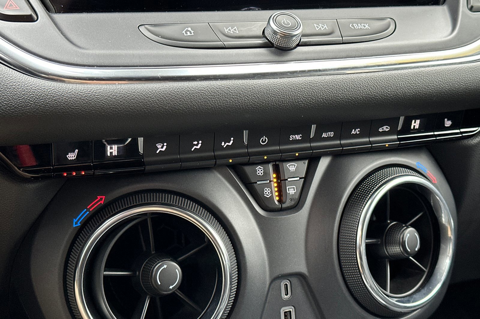 Used 2023 Chevrolet Blazer LT image 20