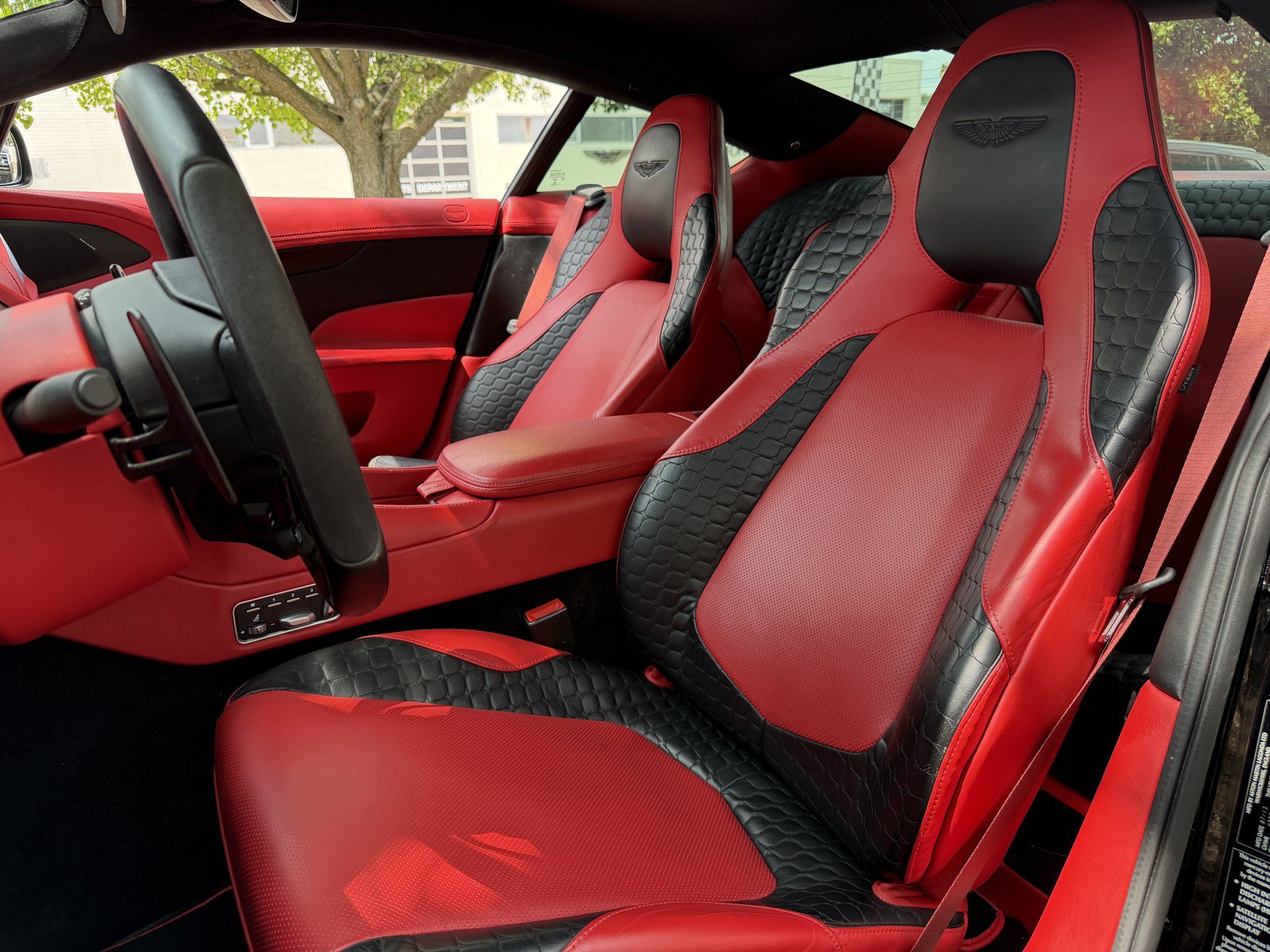 Used 2014 Aston Martin Vanquish Coupe RWD image 12