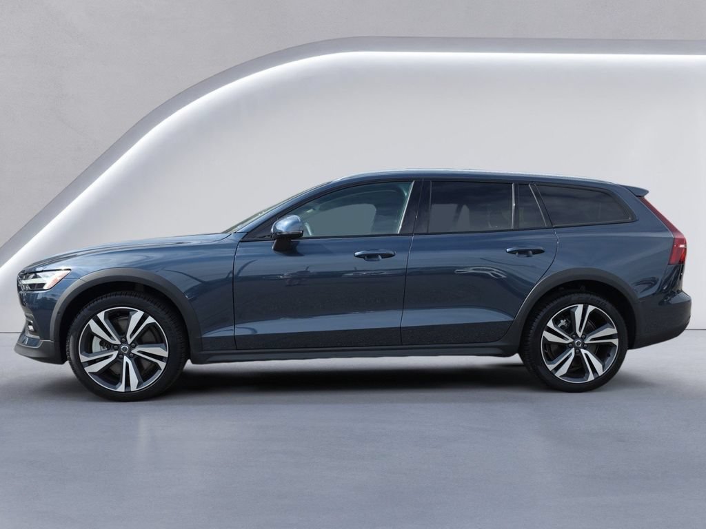 Used 2026 Volvo V60 B5 Cross Country Plus AWD/4WD image 6