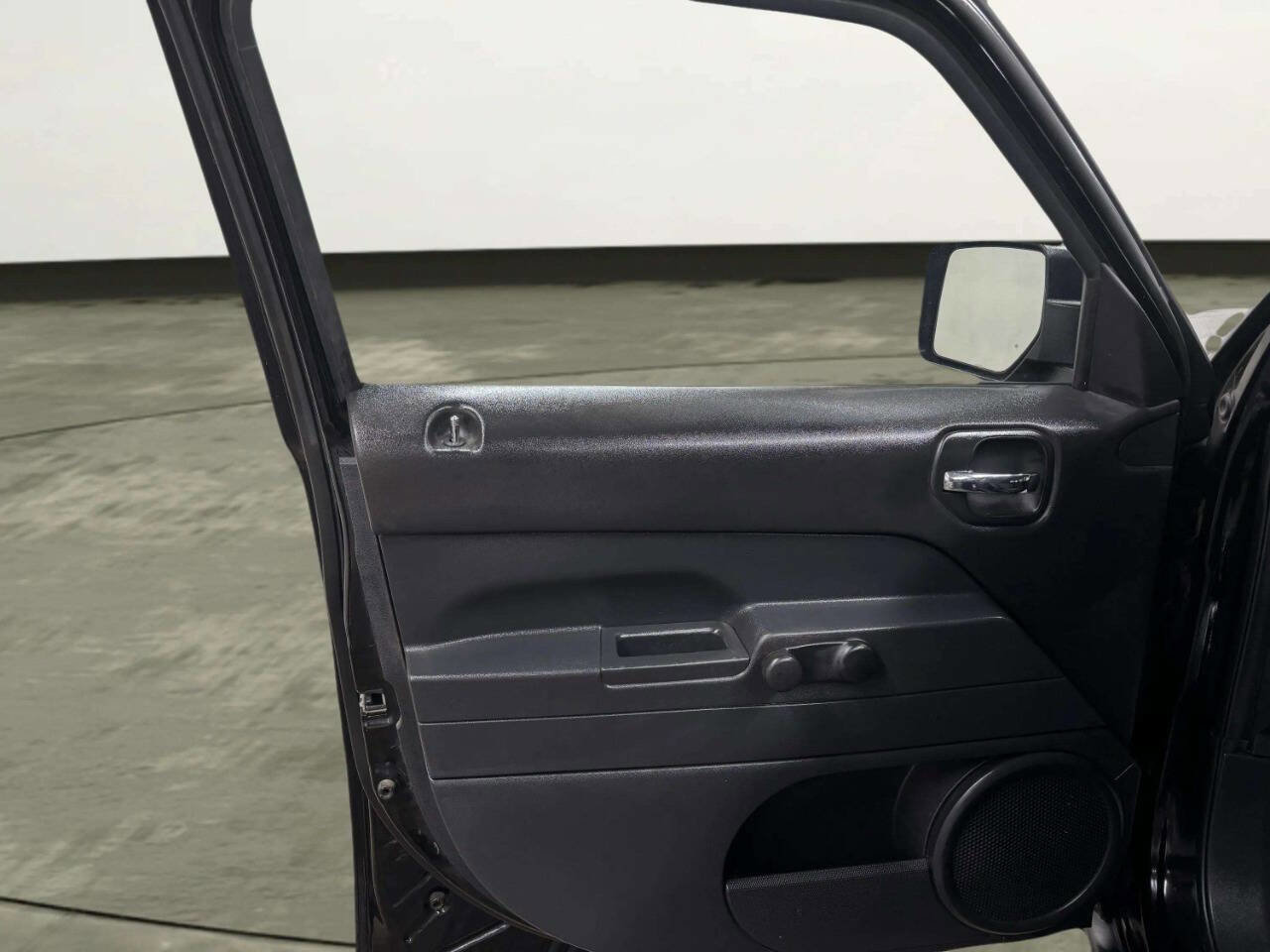 Used 2016 Jeep Patriot Sport image 12