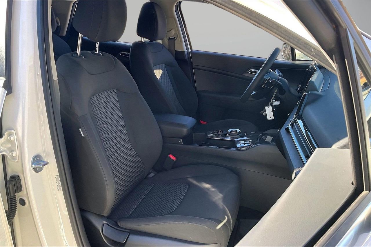 Used 2025 Kia Sportage LX image 22