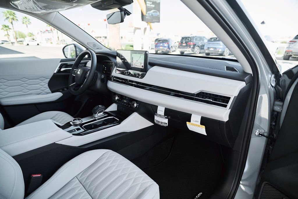 New 2026 Mitsubishi Outlander SEL FWD image 25