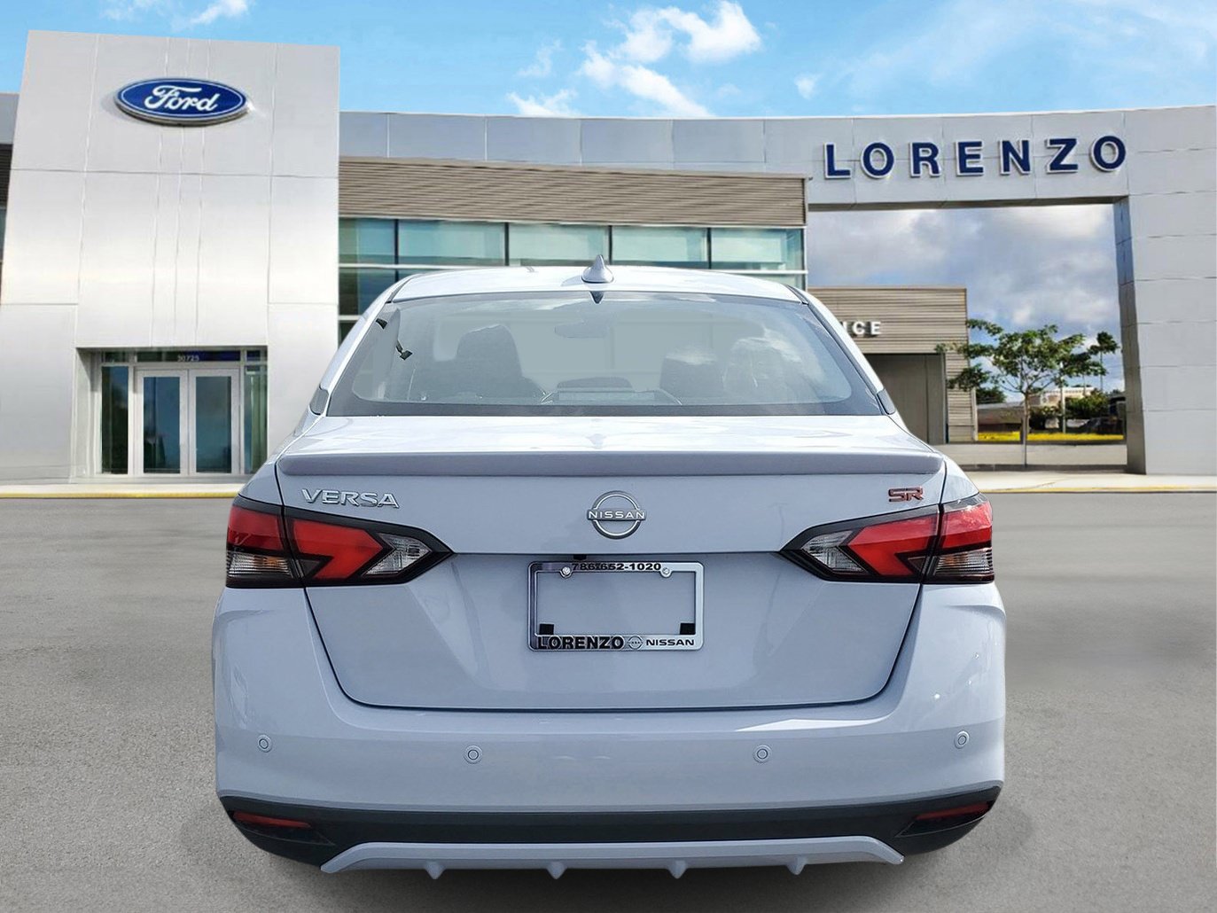 Used 2025 Nissan Versa SR w/ Trunk Package FWD image 5
