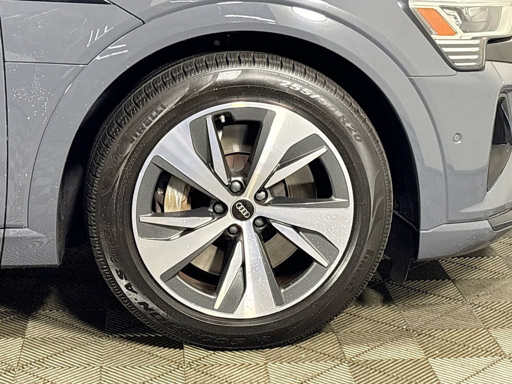 Used 2024 Audi Q8 e-tron Premium Plus AWD/4WD image 23