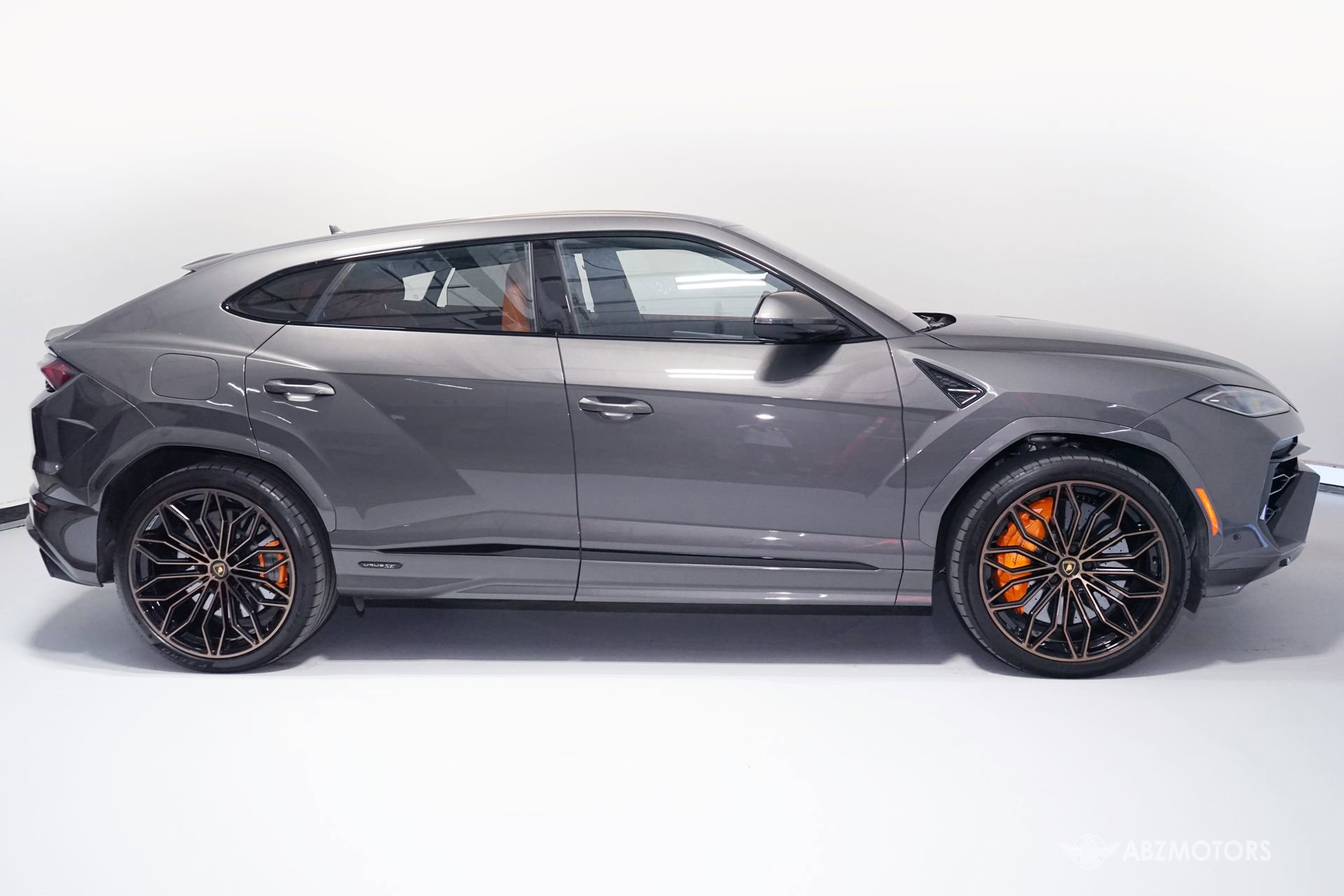 Used 2025 Lamborghini Urus SE image 4
