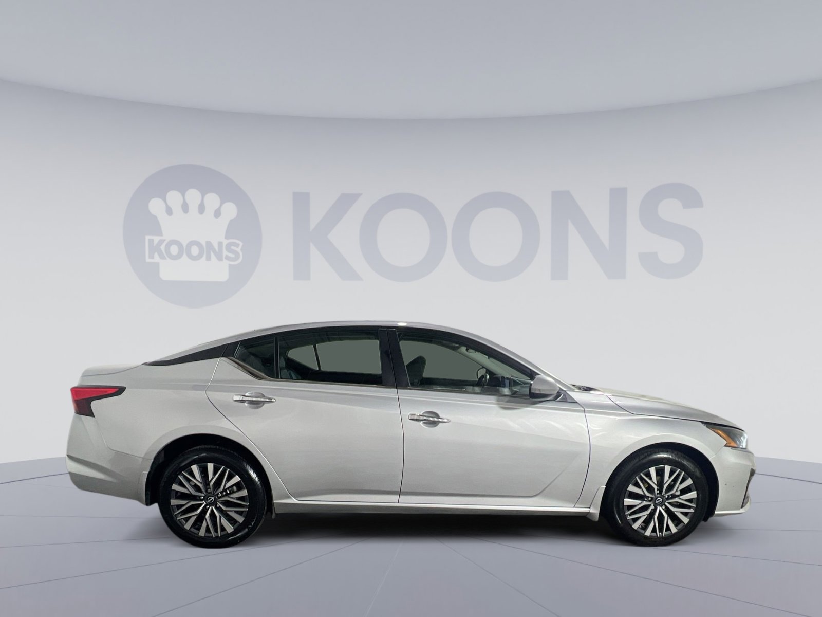 Used 2023 Nissan Altima 2.5 SV w/ SV Premium Package image 8