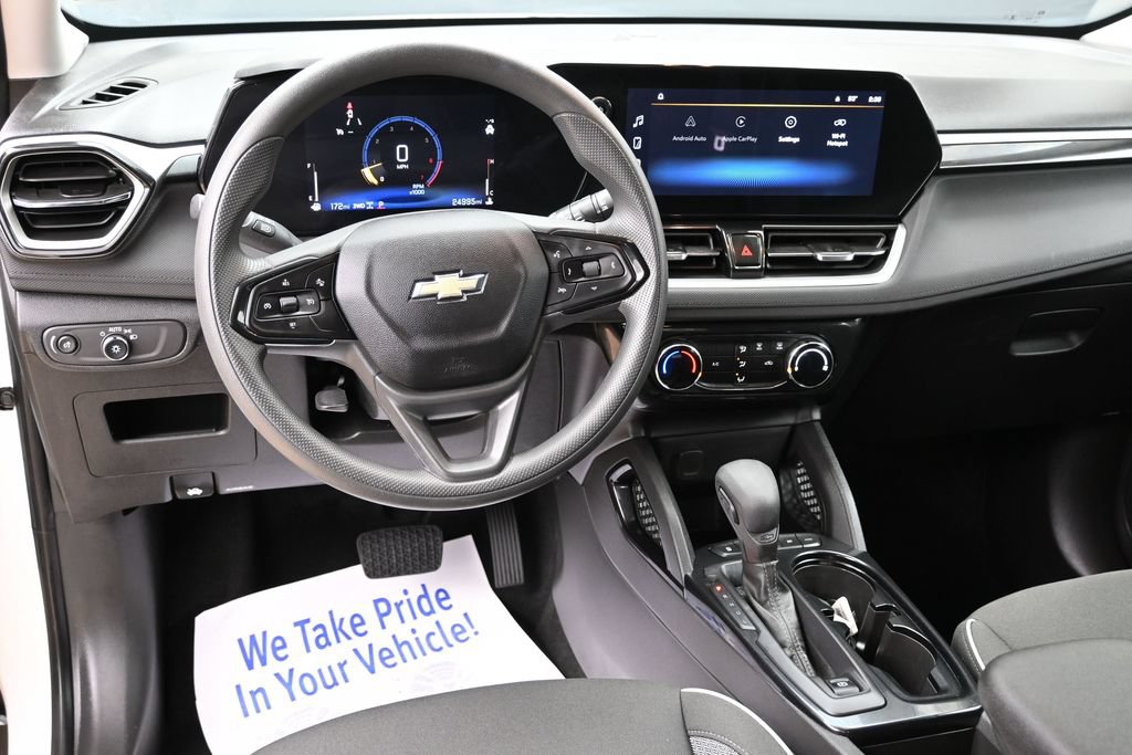 Used 2025 Chevrolet TrailBlazer LT AWD/4WD image 34