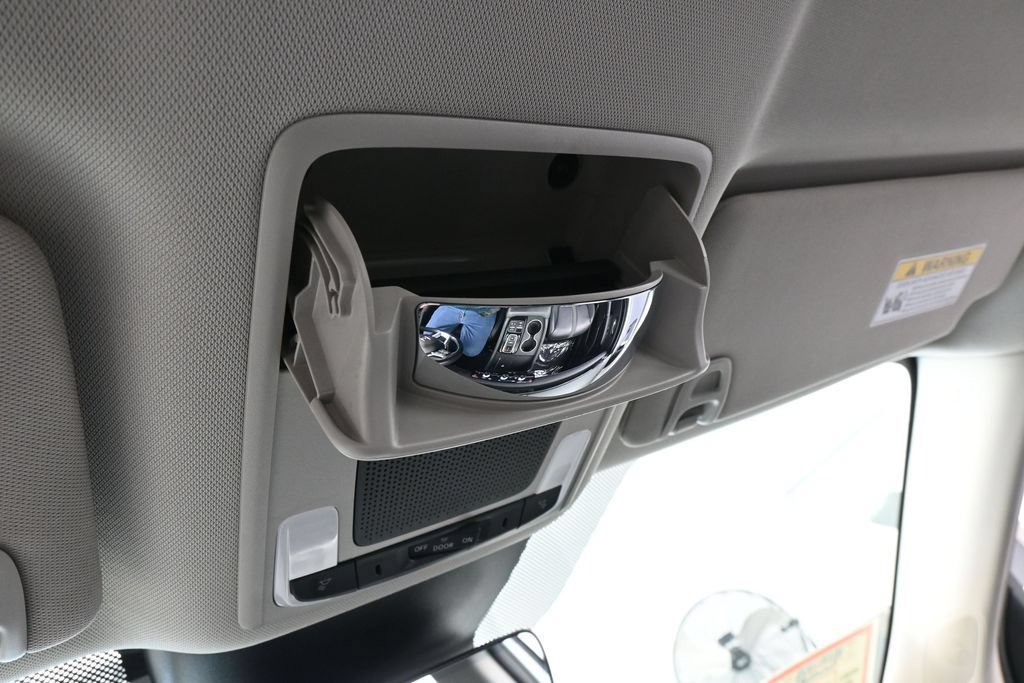 Used 2025 Honda Pilot EX-L image 33