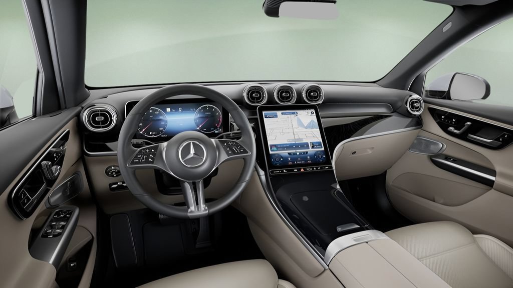 Used 2026 Mercedes-Benz GLC 300 image 2