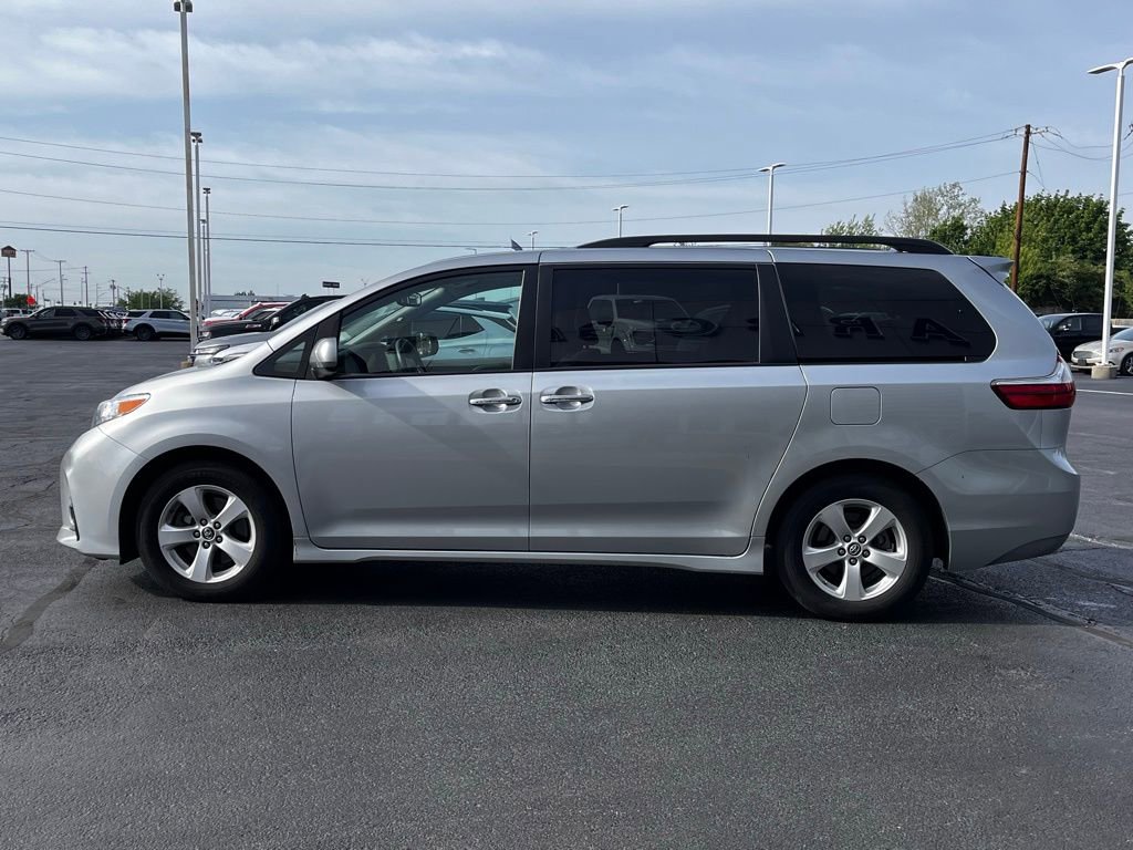 Used 2019 Toyota Sienna LE w/ LE Preferred Package FWD image 8