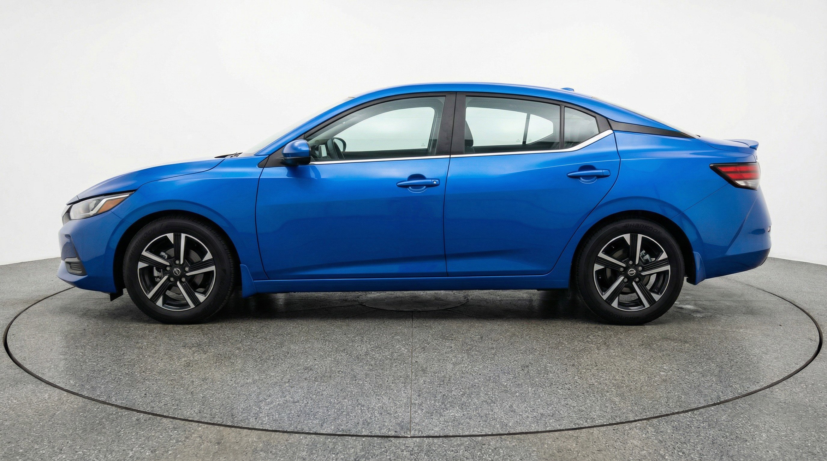 Used 2025 Nissan Sentra SV FWD image 5