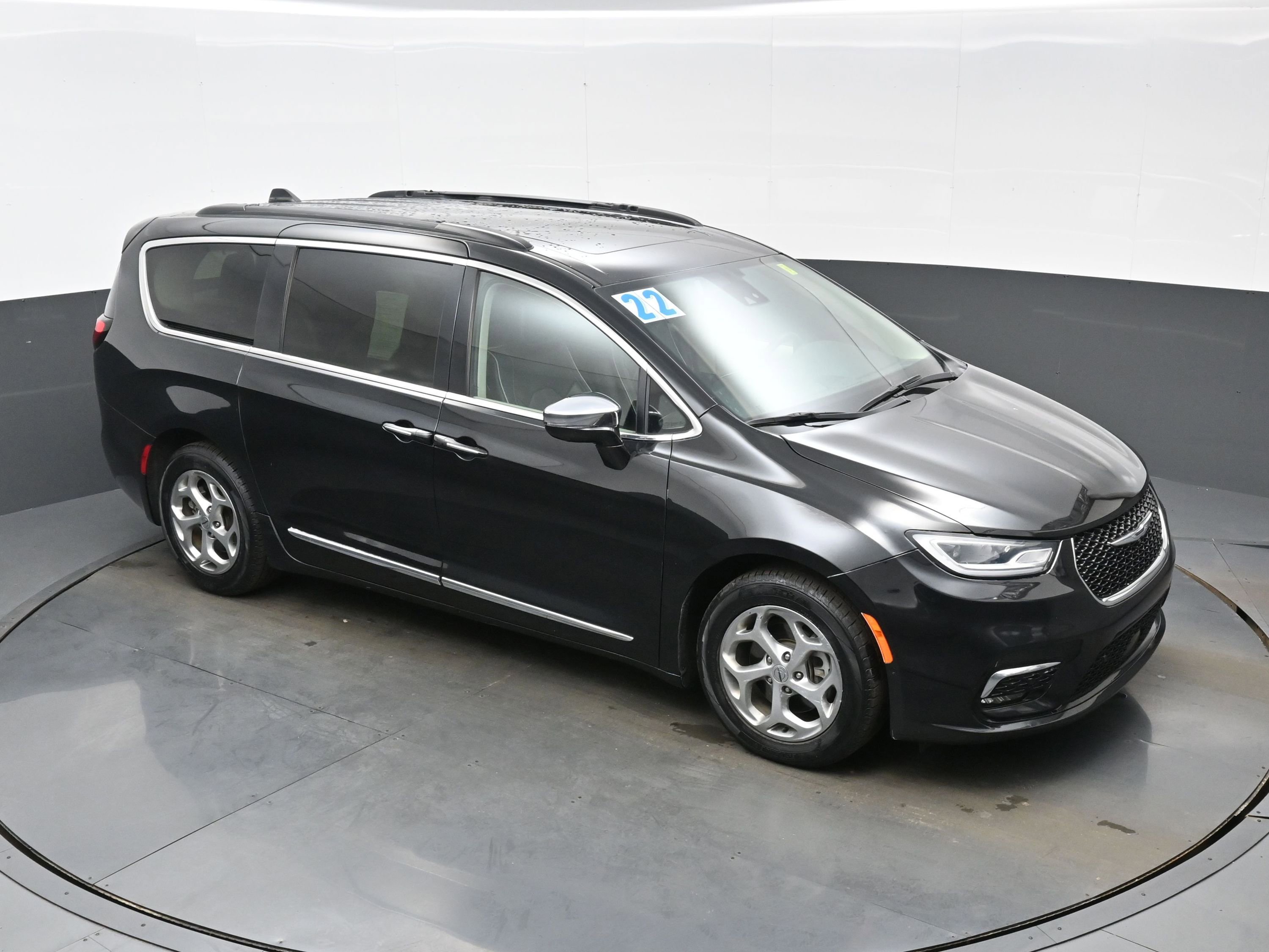 Used 2022 Chrysler Pacifica Limited image 39