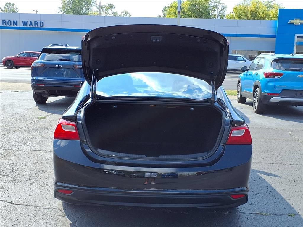 Used 2025 Chevrolet Malibu LT FWD image 13