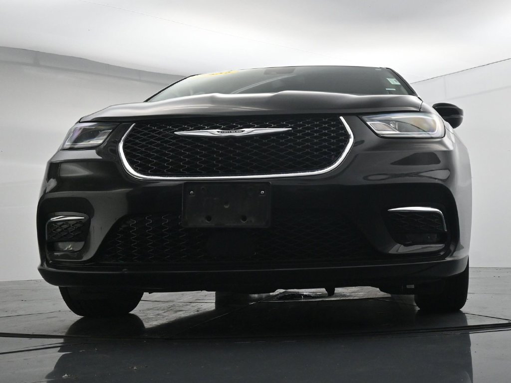 Used 2023 Chrysler Pacifica Touring-L FWD image 33