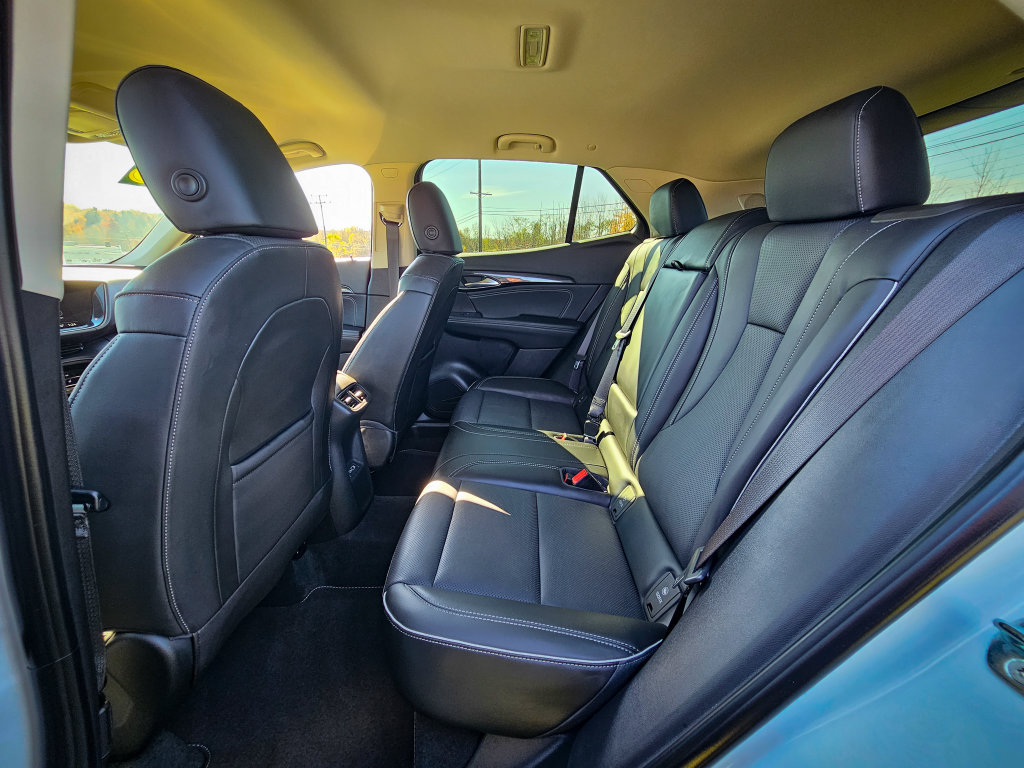 Used 2023 Buick Envision Essence AWD/4WD image 31