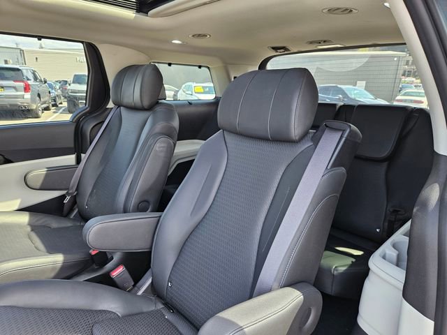 Used 2022 Kia Carnival SX Prestige image 6