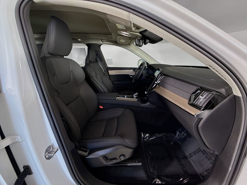 Certified 2026 Volvo XC90 B5 Plus w/ Protection Package image 31