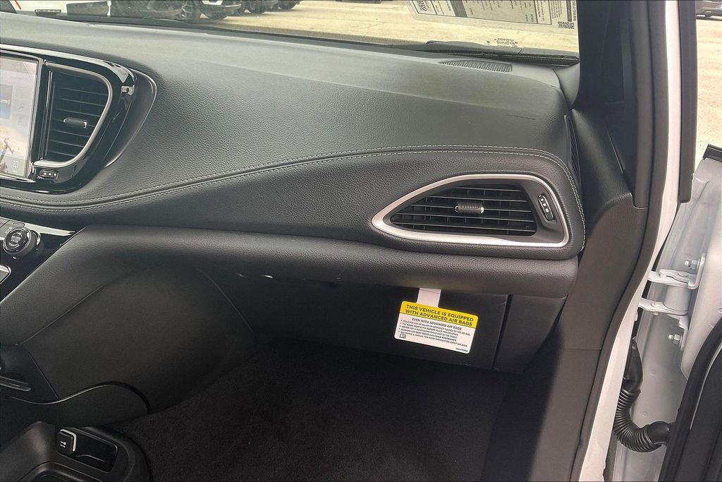 New 2026 Chrysler Pacifica Select FWD image 10