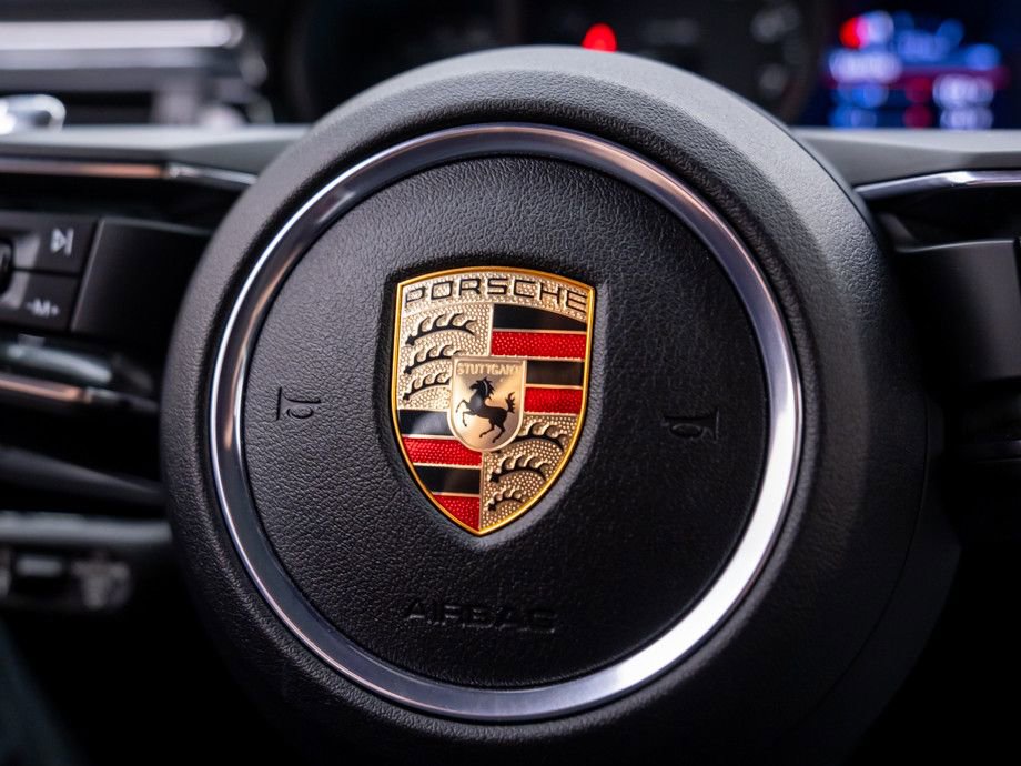 Certified 2025 Porsche Macan image 32