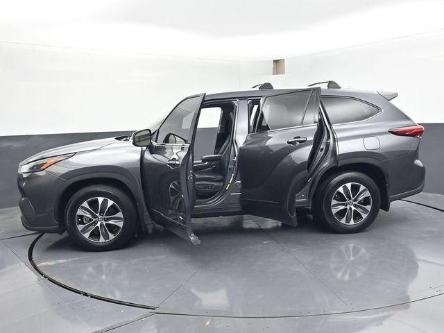 Used 2022 Toyota Highlander XLE AWD/4WD image 51
