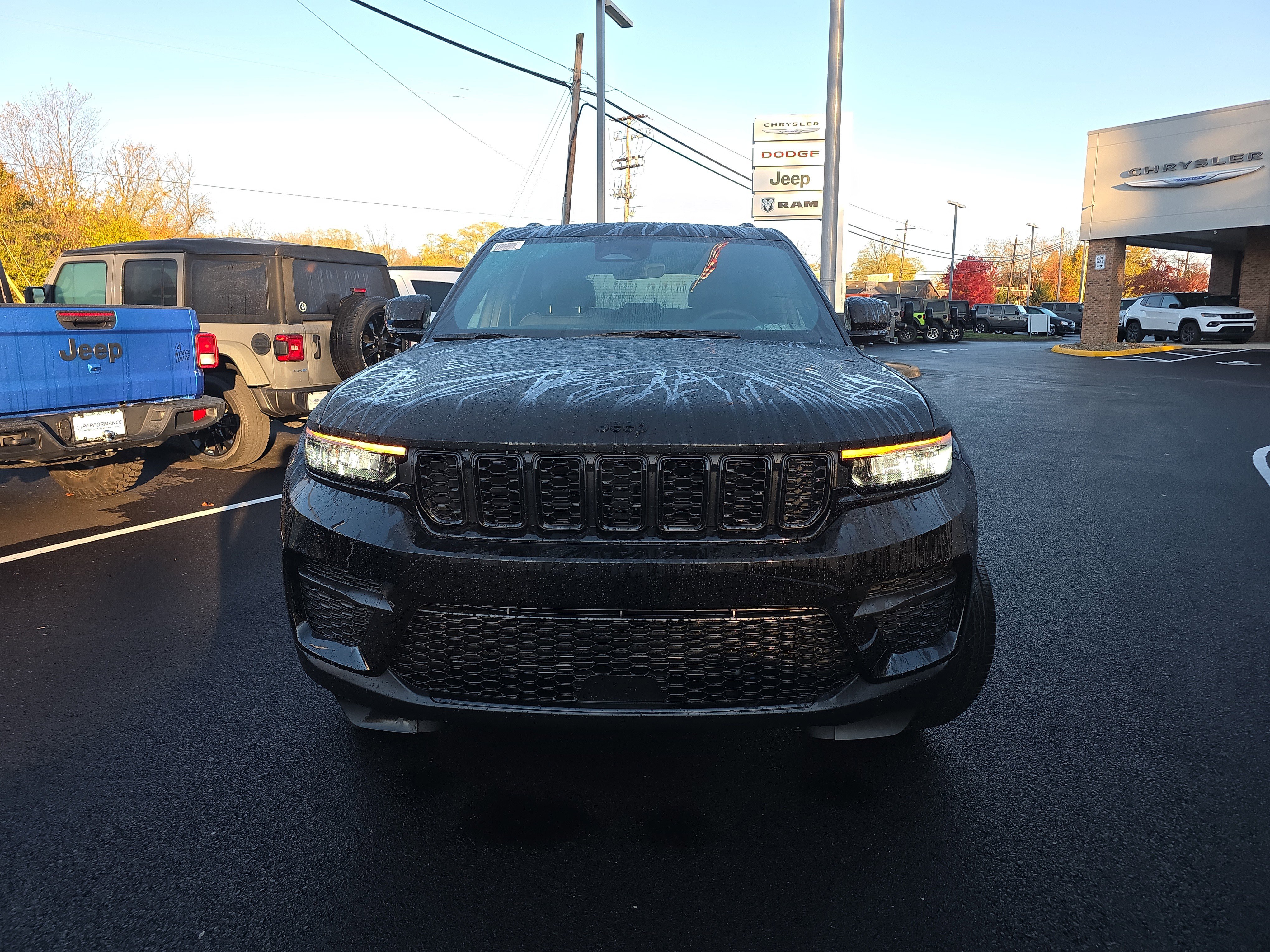 New 2025 Jeep Grand Cherokee Altitude image 17