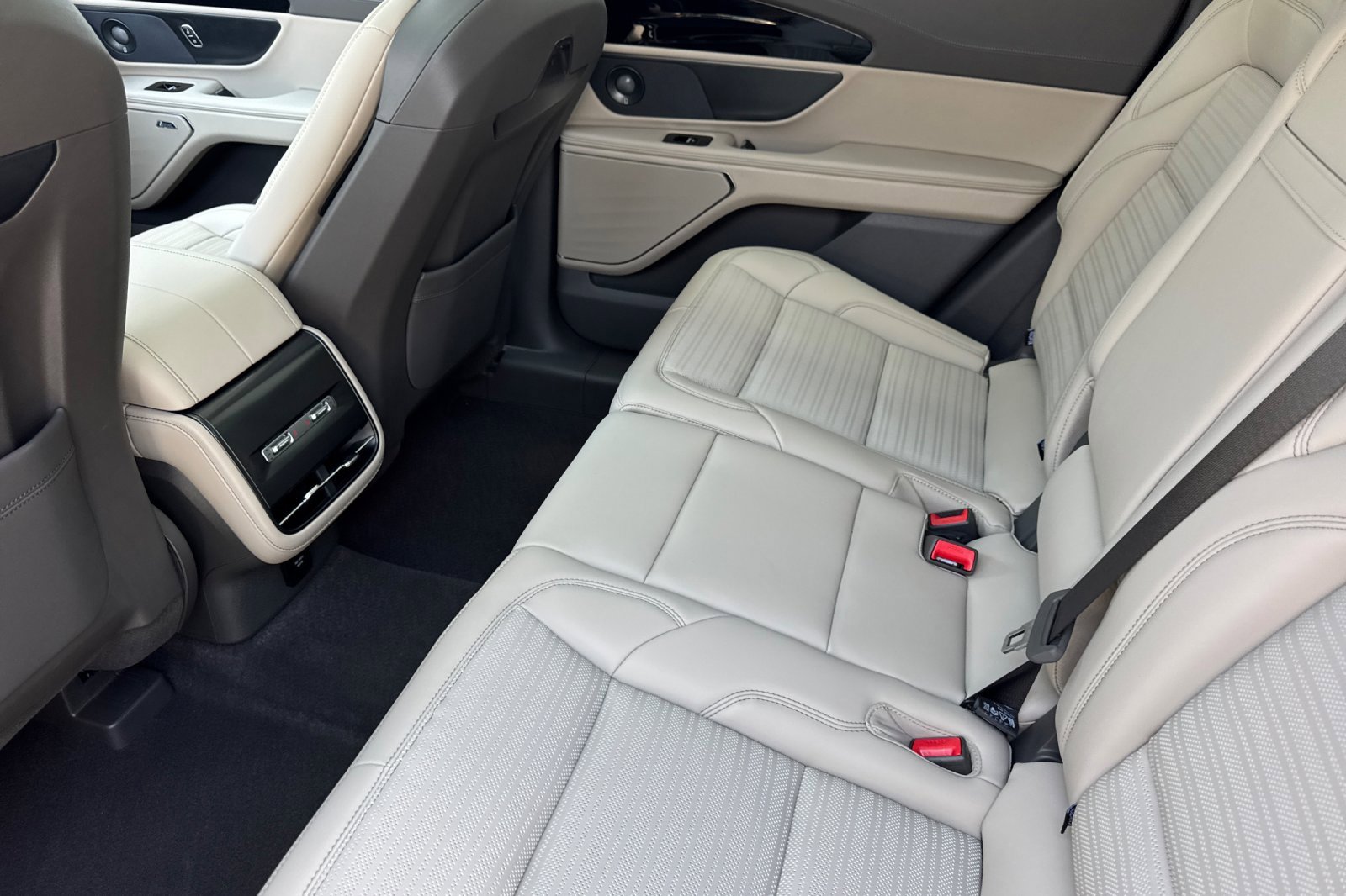 New 2025 Lincoln Nautilus Reserve w/ Jet Appearance Package image 11
