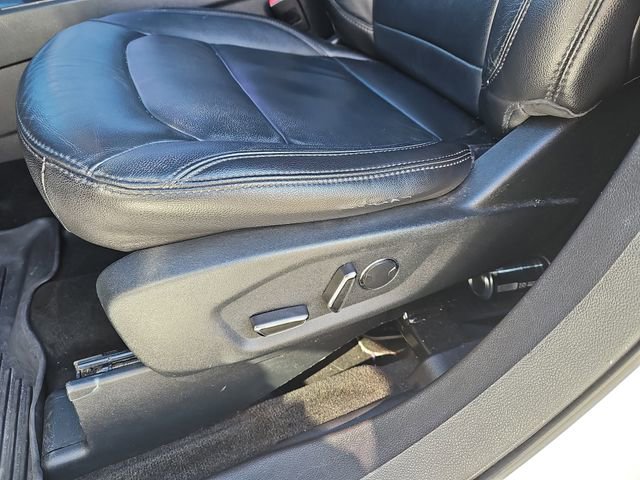 Used 2018 Ford Explorer XLT w/ Equipment Group 202A image 12