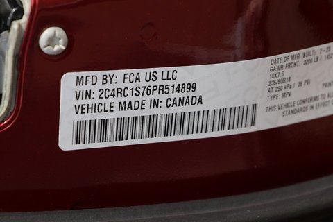 New 2023 Chrysler Pacifica Limited w/ Uconnect Theater Family Group image 46