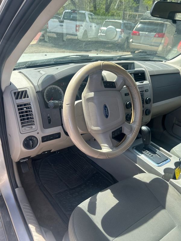 Used 2009 Ford Escape XLT image 2
