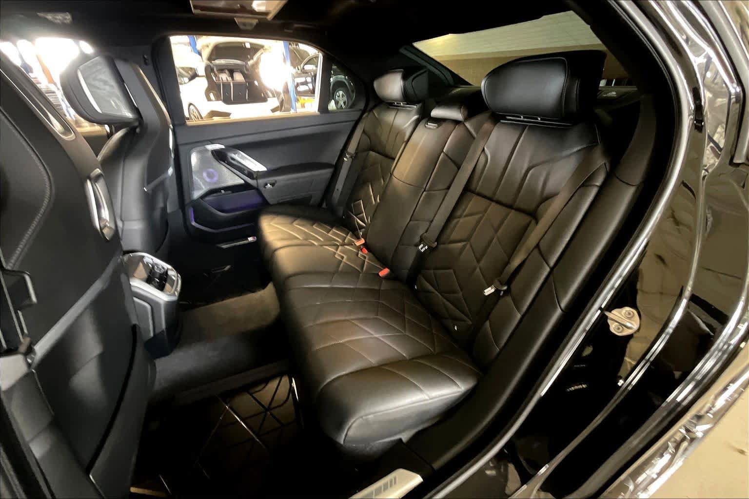Used 2023 BMW i7 xDrive60 w/ Executive Package 2 image 19