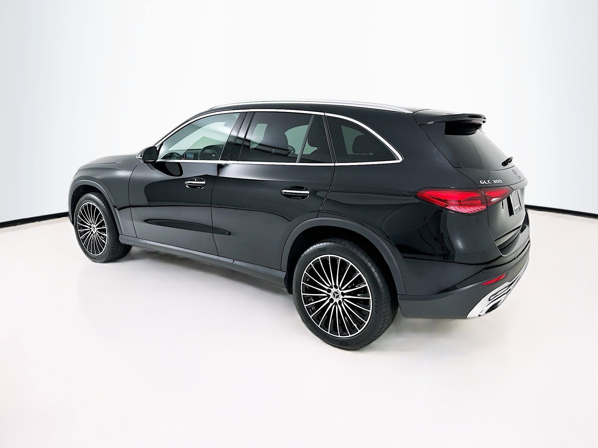 Certified 2025 Mercedes-Benz GLC 300 image 6