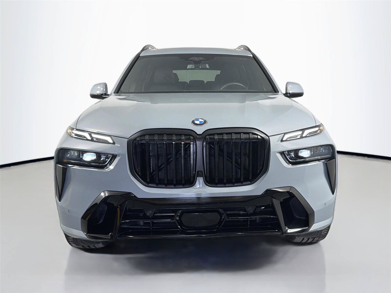 Certified 2026 BMW X7 xDrive40i w/ M Sport Package AWD/4WD image 2