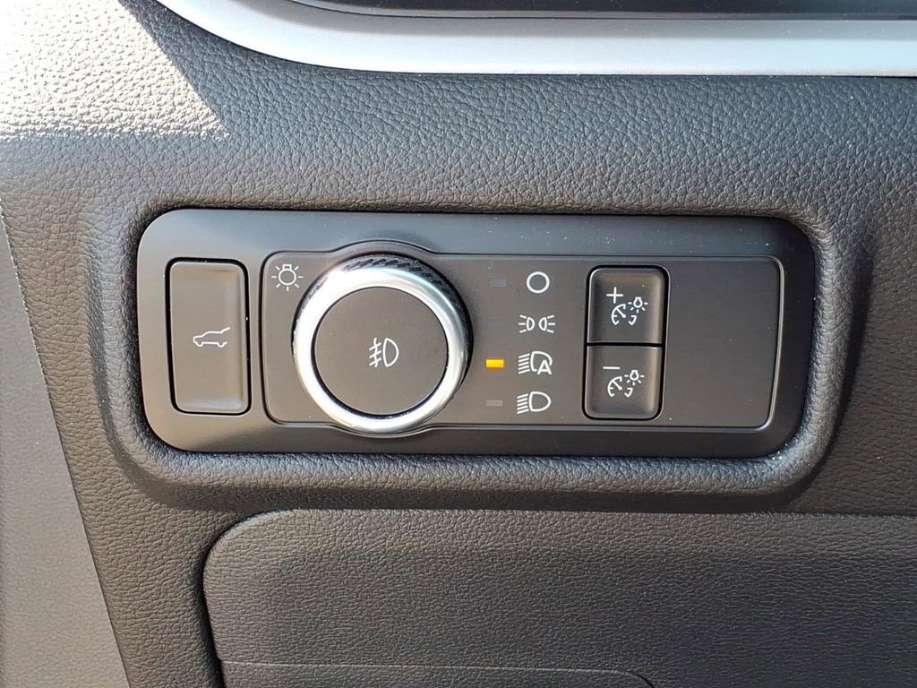 Used 2024 Ford Explorer XLT w/ Equipment Group 202A AWD/4WD image 15
