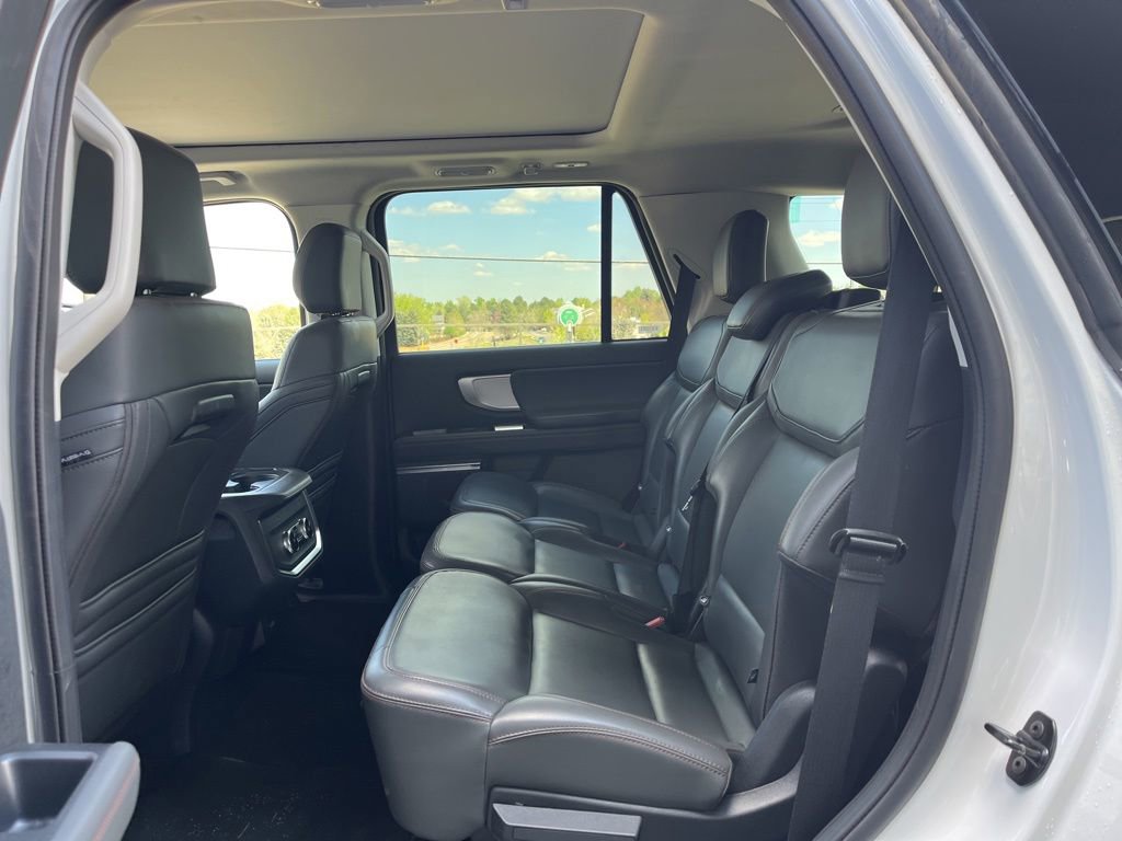 Used 2025 Ford Expedition Active AWD/4WD image 9