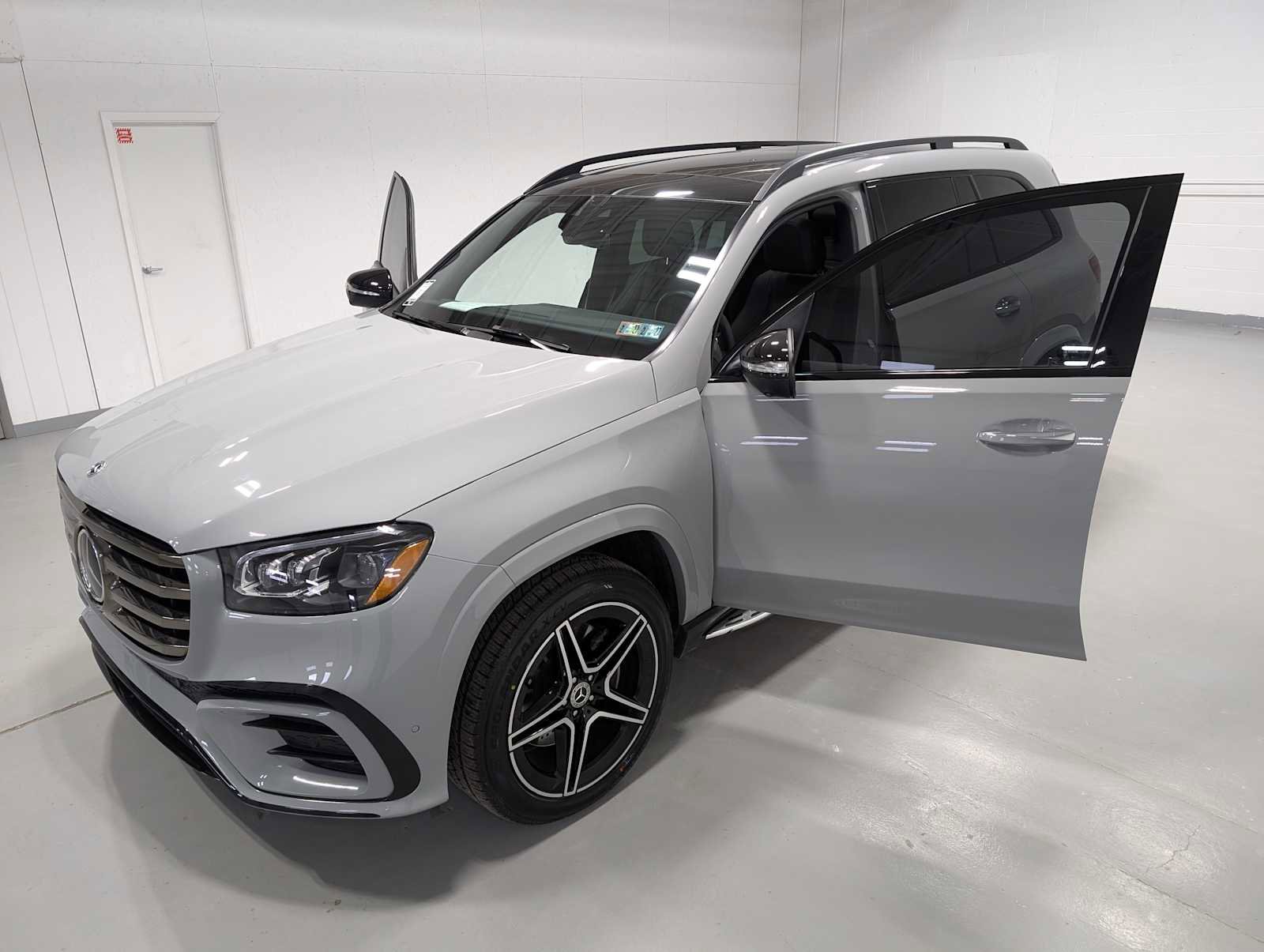 Certified 2025 Mercedes-Benz GLS 450 4MATIC image 16