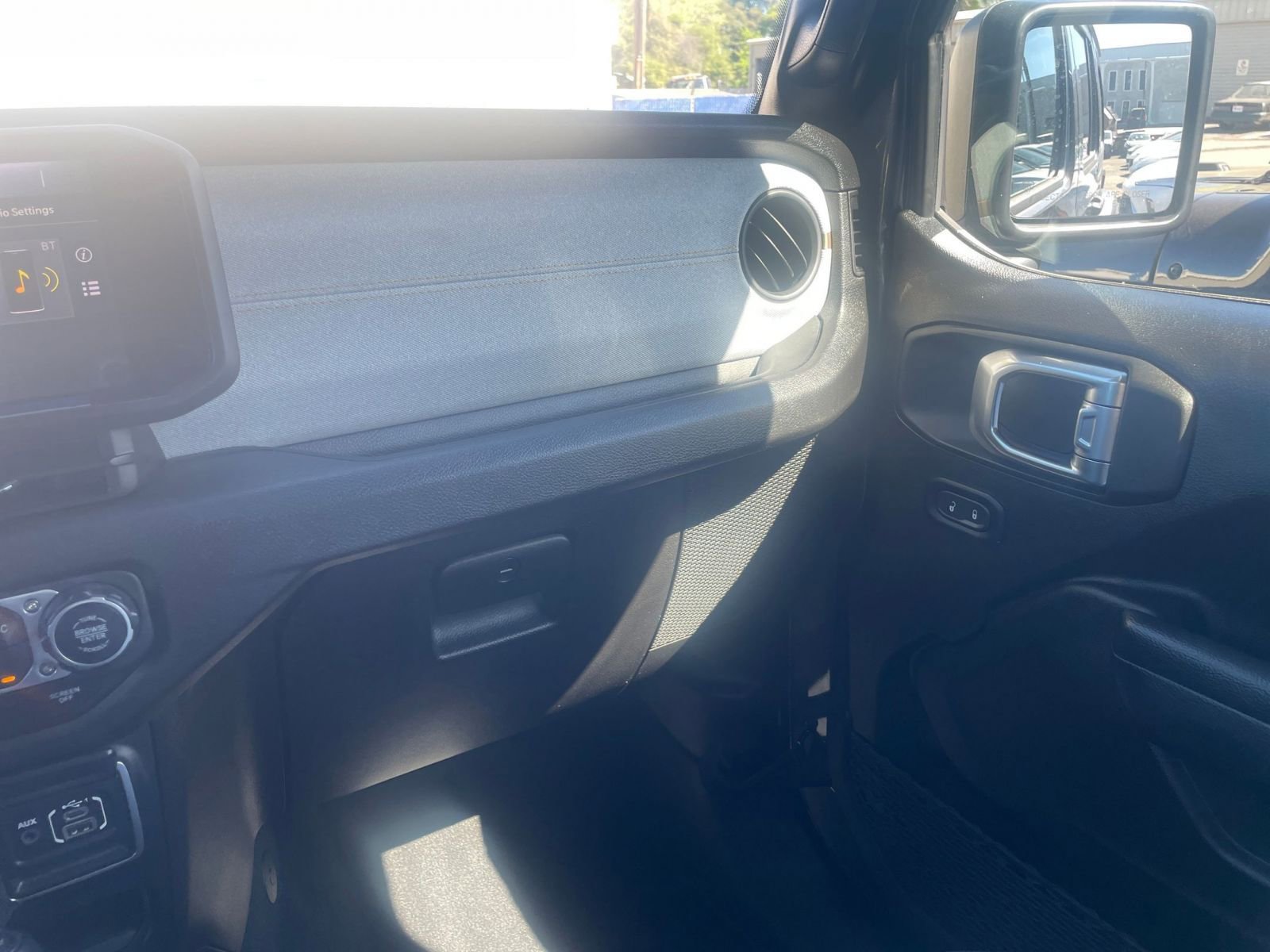 Used 2025 Jeep Wrangler Sport S AWD/4WD image 35