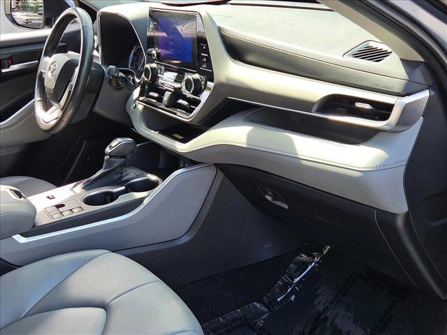 Used 2023 Toyota Highlander XLE AWD/4WD image 21
