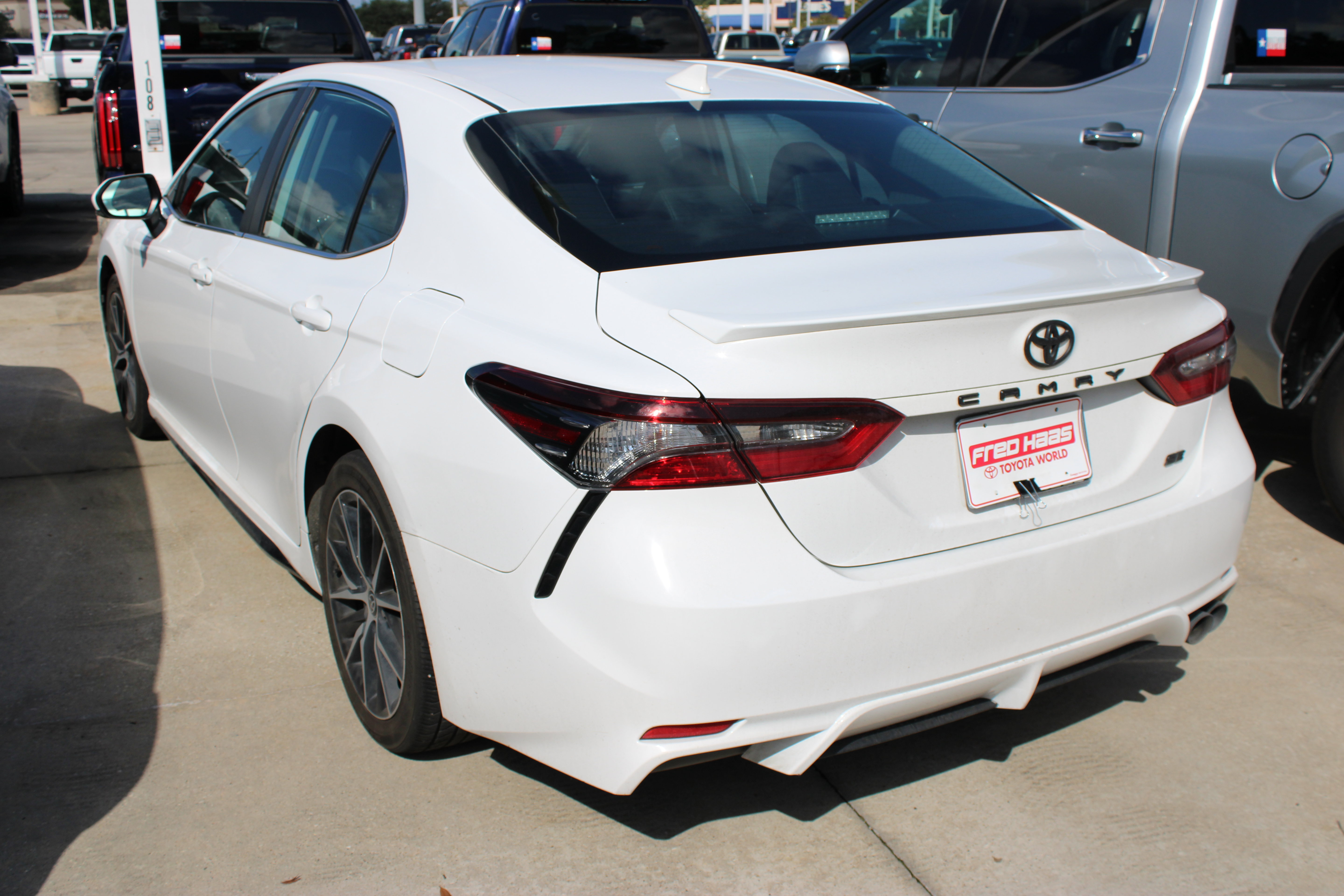 Used 2024 Toyota Camry SE FWD image 5