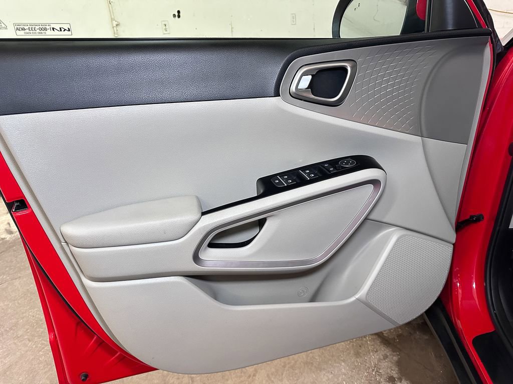 Used 2023 Kia Soul LX w/ LX Technology Package image 20